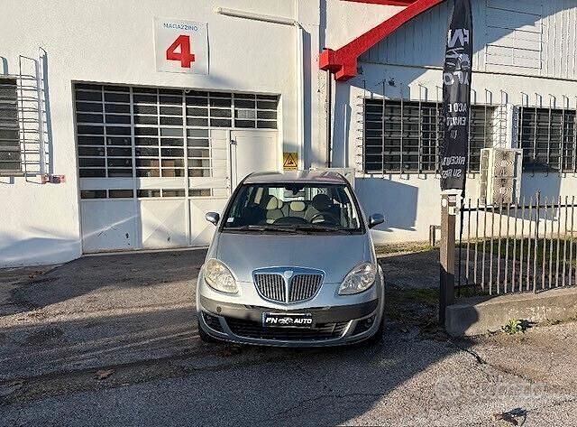 Usata Lancia Musa 69 CV (50 kW) 2005 Grigio Monovolume