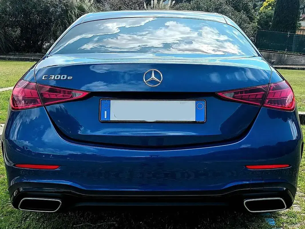 Usata Mercedes C300e AMG Line Premium 204 CV (150 kW) 2023 Blu/azzurro Berlina