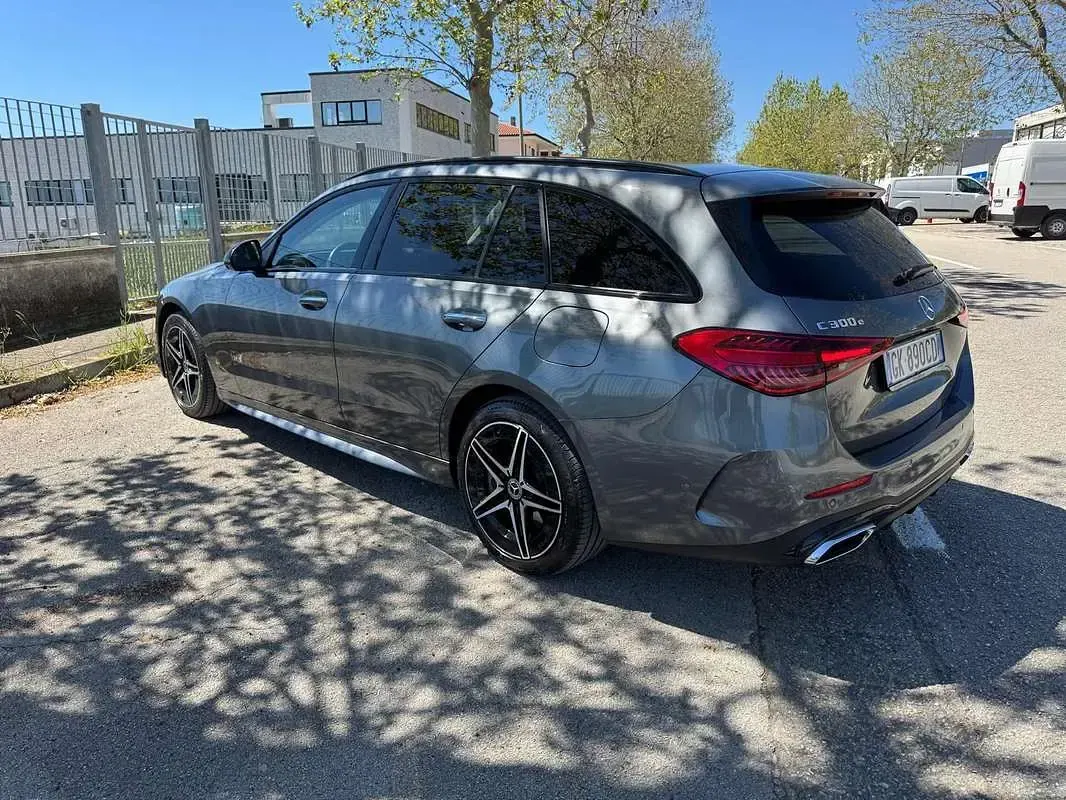 Usata Mercedes C300e AMG line 204 CV (150 kW) 2022 Grigio Station wagon