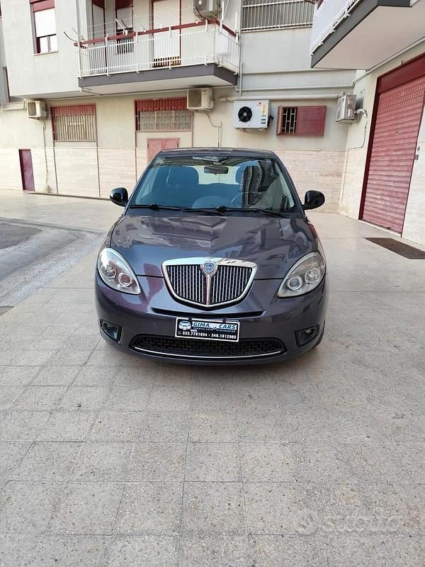 Usata Lancia Ypsilon 75 CV (55 kW) 2012 Grigio Utilitaria