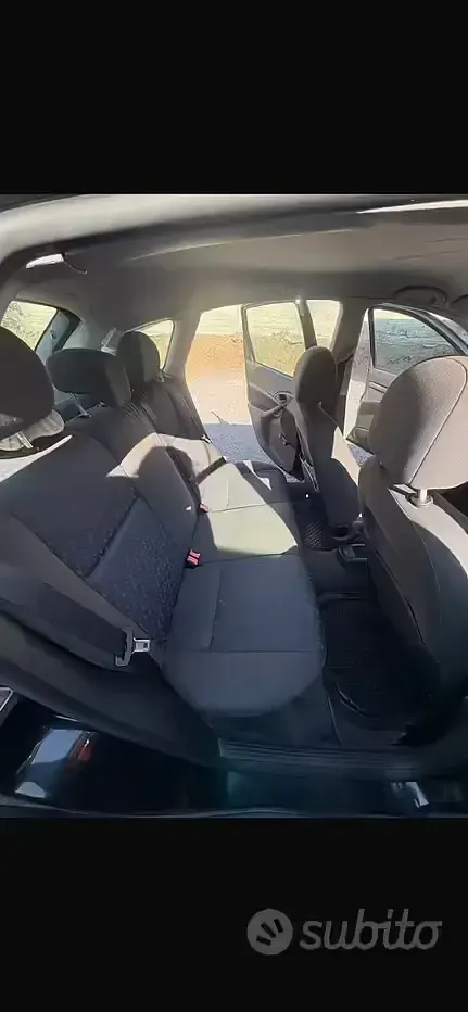 Usata Ford Focus 100 CV (73 kW) 2001 Nero Utilitaria