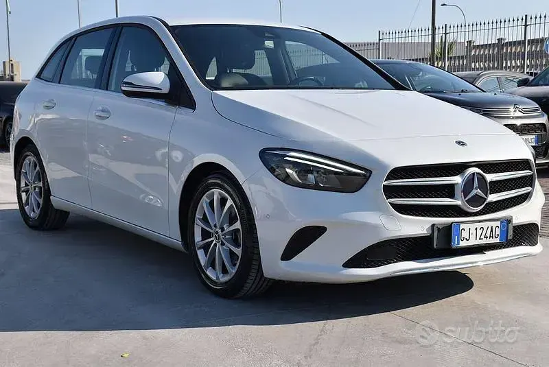 Usata Mercedes B180 Business 116 CV (85 kW) 2022 Bianco Utilitaria