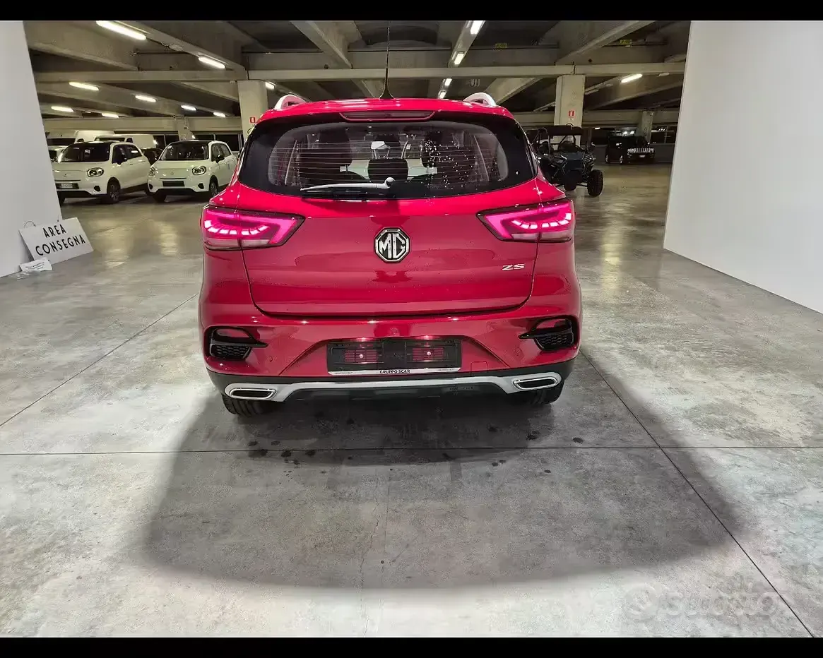 Usata MG ZS Luxury 106 CV (77 kW) 2024 Rosso SUV