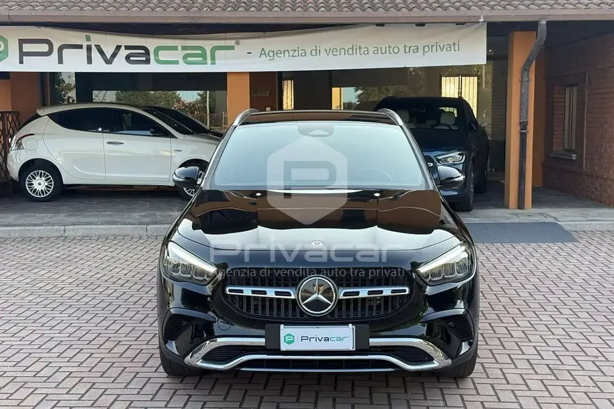 Usata Mercedes GLA180 Advanced 116 CV (85 kW) 2024 Nero SUV