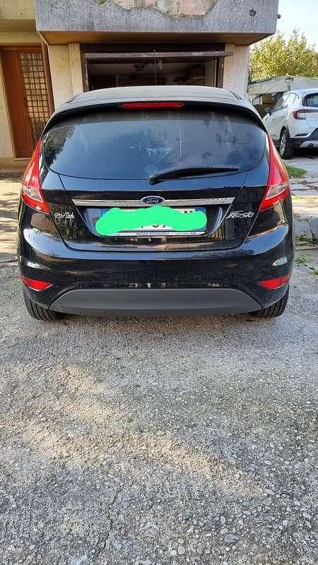 Second-hand Ford Fiesta Titanium 82 CP (60 kW) 2009 Negru Hatchback