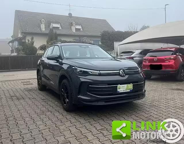 Usata VW Tiguan Life 150 CV (110 kW) 2024 Grigio scuro SUV