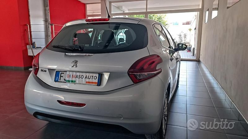 Usata Peugeot 208 Active 74 CV (54 kW) 2017 Grigio Utilitaria