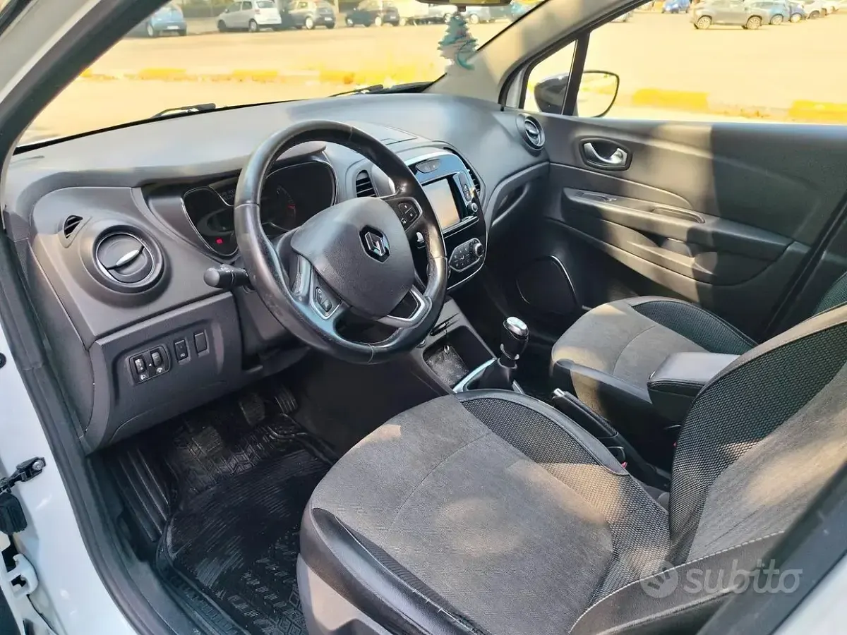 Usata Renault Captur 110 CV (80 kW) 2018 Bianco SUV