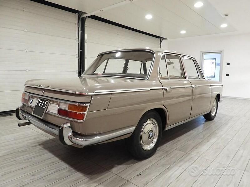 Usata BMW 2000 1960 Marrone Berlina