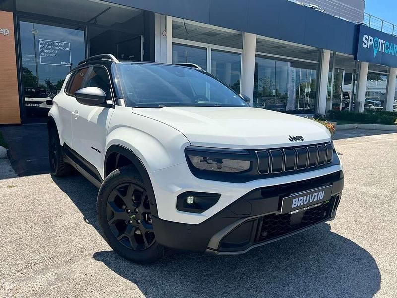 Bianco Nuova 2025 Jeep Avenger Overland SUV | 33.500 € (Cara) - Immagine 1/4