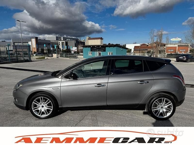 Grigio Usata 2011 Lancia Delta Platinum Utilitaria | 3500 € (Buon prezzo) - Immagine 1/4