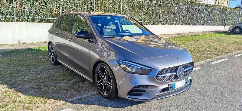 Begagnad Mercedes B200 Premium 150 HK (110 kW) 2021 Minibuss