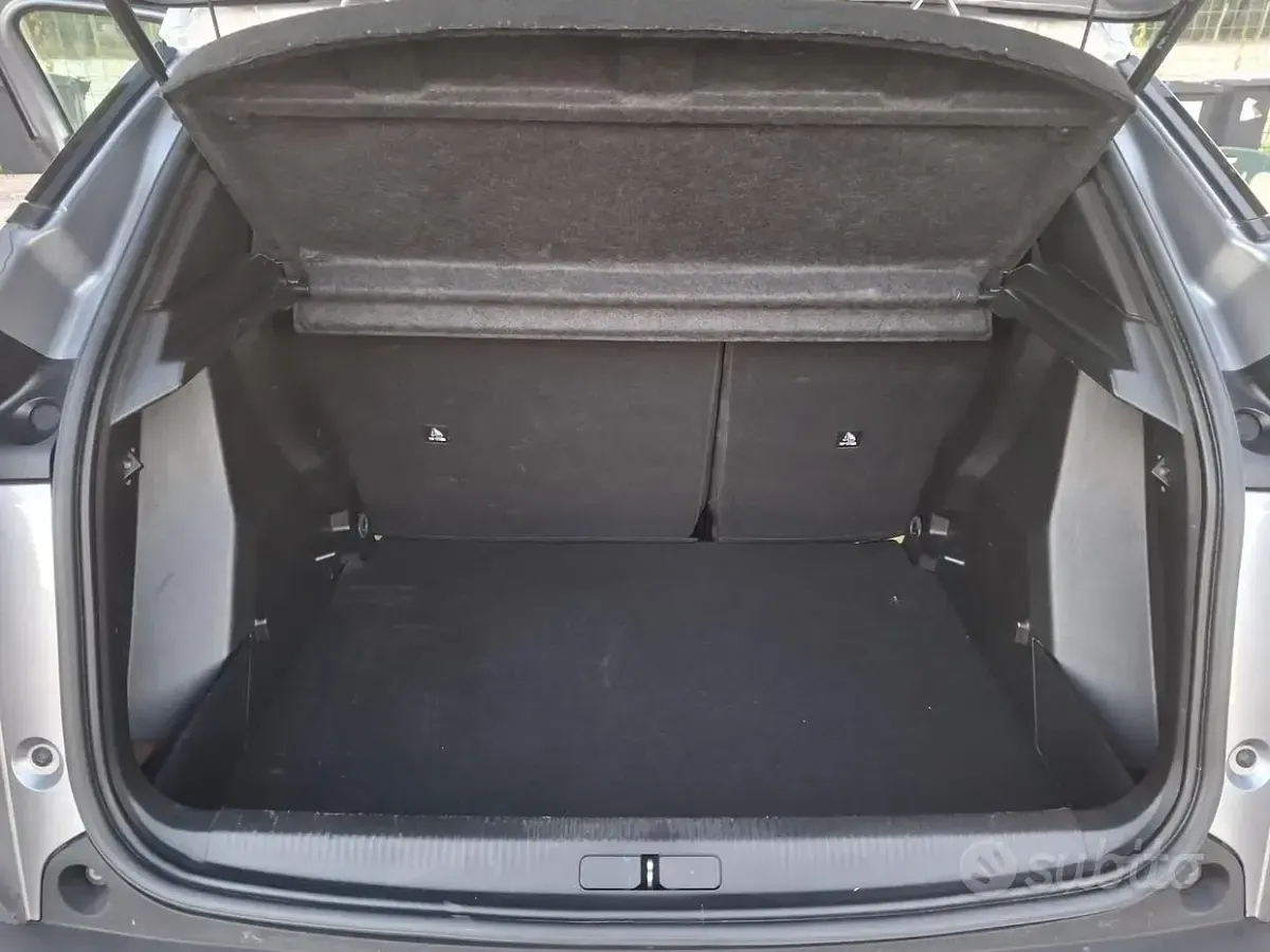 Używany Peugeot 2008 2023 Szary SUV