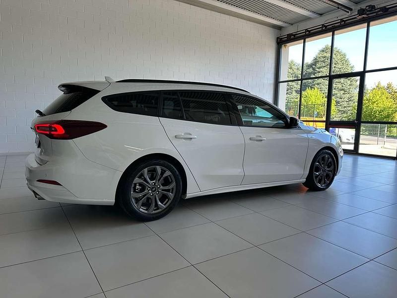 Usata Ford Focus ST-Line 116 CV (85 kW) 2024 Frozen white Station wagon