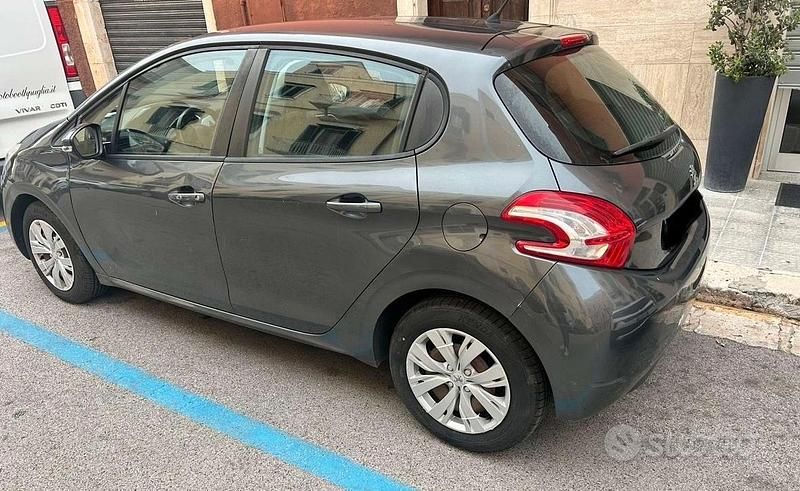 Usata Peugeot 208 68 CV (50 kW) 2014 Grigio Utilitaria