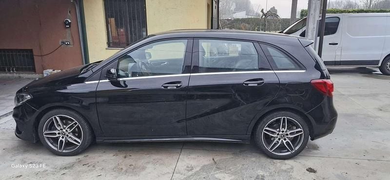 Usata Mercedes B180 Premium 109 CV (80 kW) 2018 Nero Monovolume