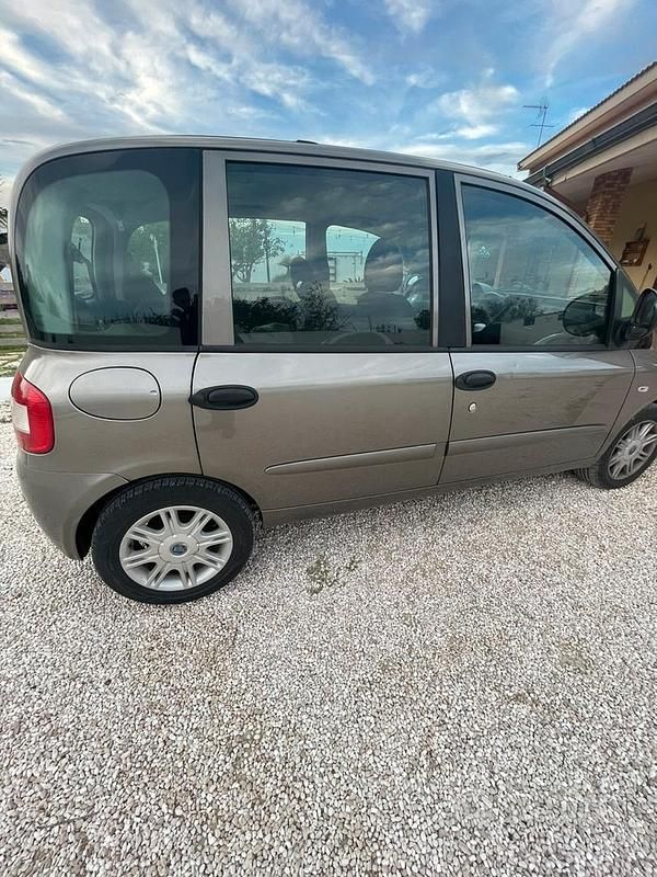 Usata Fiat Multipla 120 CV (88 kW) 2009 Grigio Monovolume