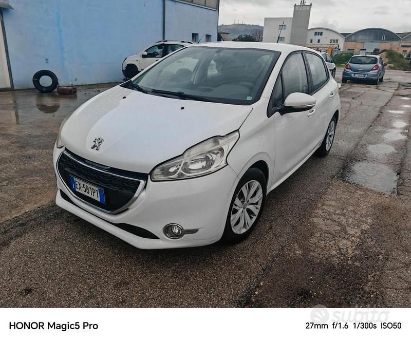 Usata Peugeot 208 95 CV (69 kW) 2015 Bianco Utilitaria