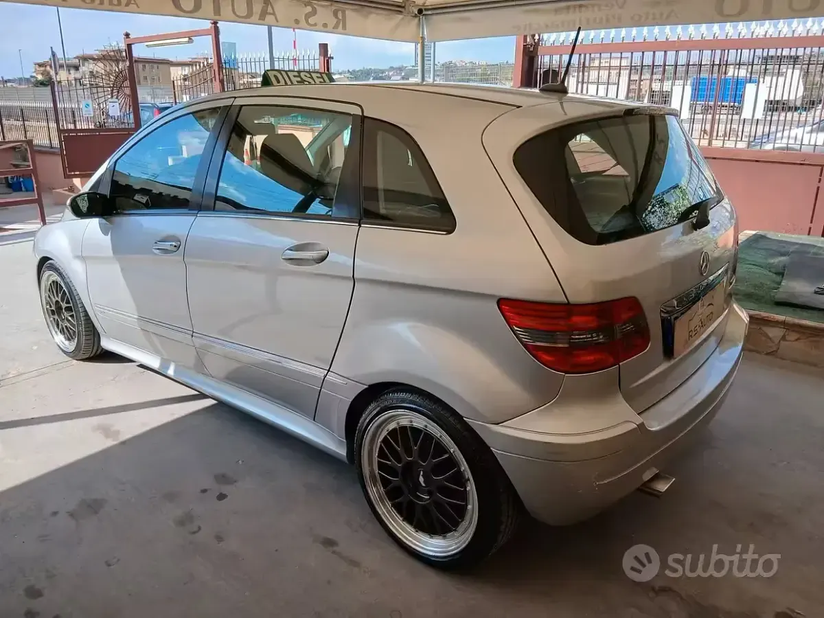 Usata Mercedes B200 140 CV (102 kW) 2007 Grigio Monovolume