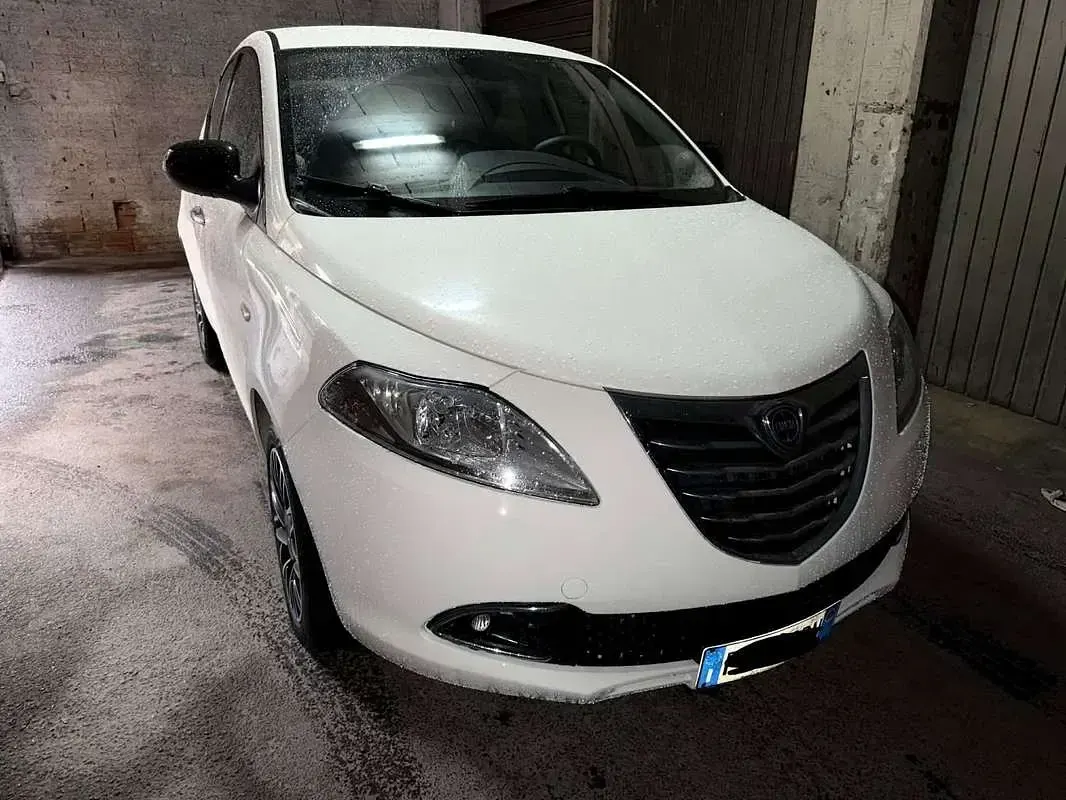 Usata Lancia Ypsilon Gold 95 CV (69 kW) 2015 Utilitaria