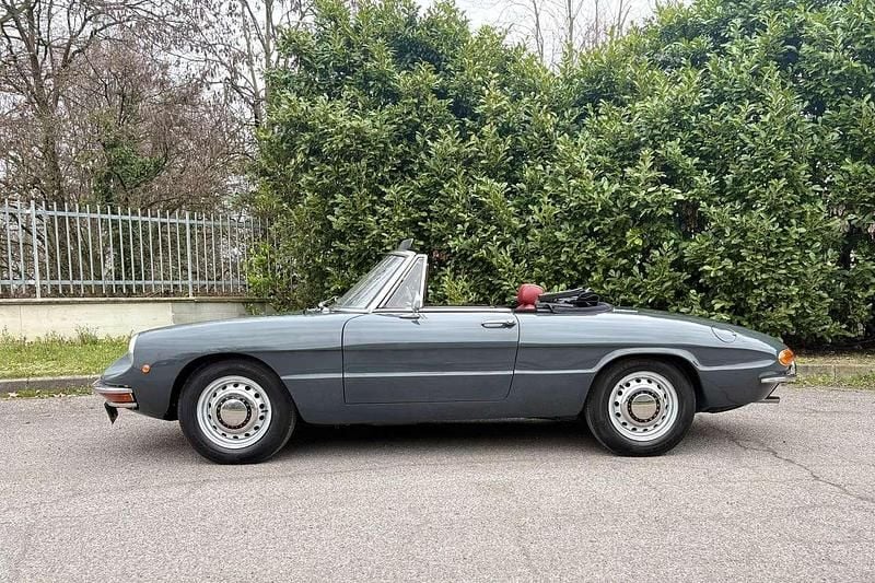 Usata Alfa Romeo Spider Veloce 113 CV (83 kW) 1969 Grigio Cabrio