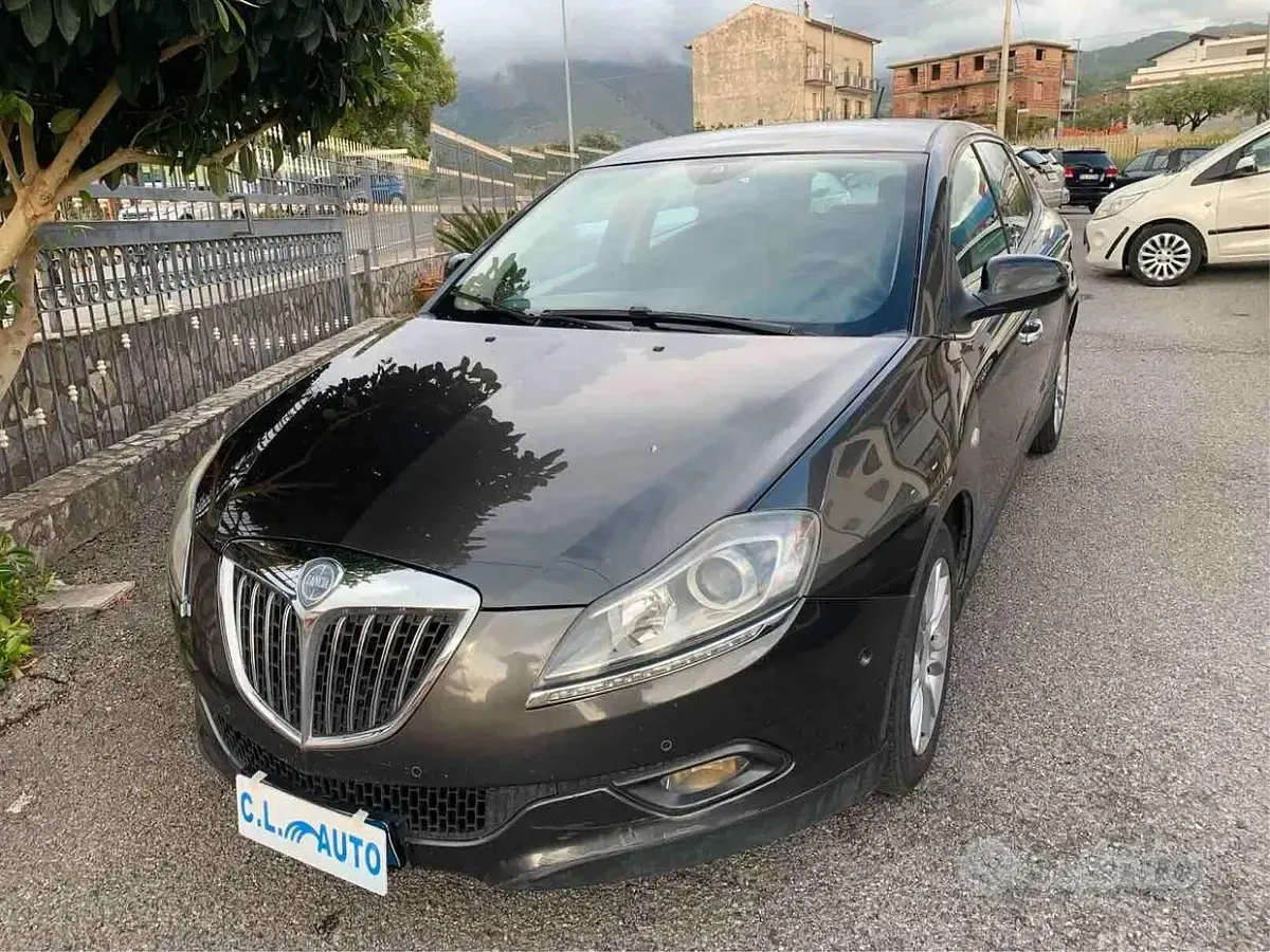 Usata Lancia Delta 165 CV (121 kW) 2010 Grigio Utilitaria