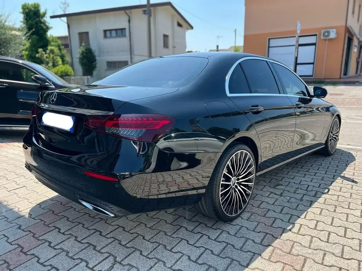 Usata Mercedes E220 Business 194 CV (142 kW) 2021 Nero Berlina