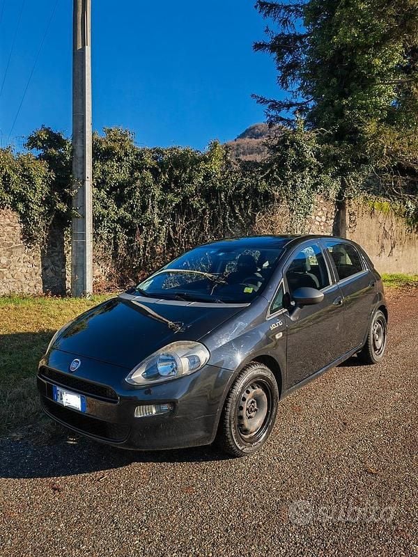 Usata Fiat Punto Young 69 CV (50 kW) 2015 Nero Berlina