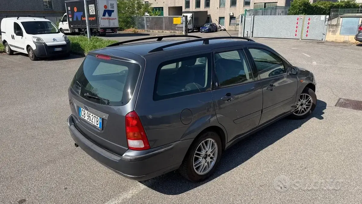 Usata Ford Focus Ghia 115 CV (84 kW) 2002 Nero Station wagon