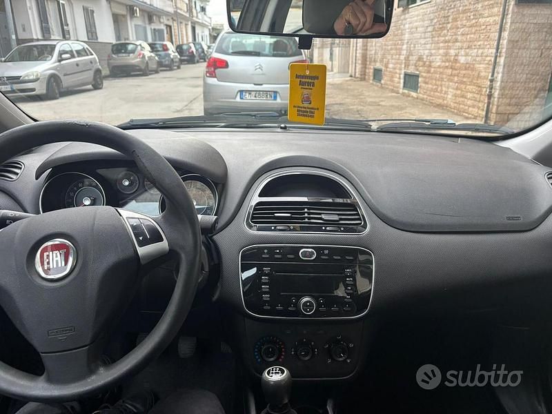 Grigio Usata 2011 Fiat Punto Tre volumi | 3800 € - Immagine 1/4