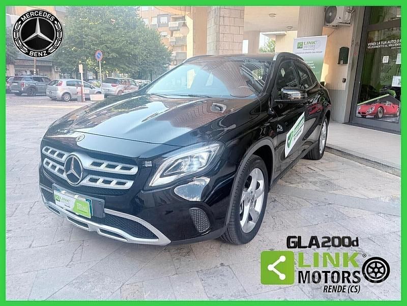 Usata Mercedes GLA200 136 CV (100 kW) 2018 Nero SUV