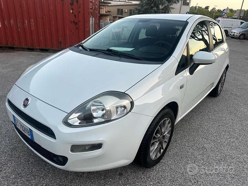 Bianco(met.) Usata 2013 Fiat Grande Punto S Due volumi | 2550 € (Ottimo prezzo) - Immagine 1/4