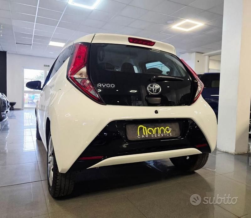 Usata Toyota Aygo X-play 72 CV (52 kW) 2021 Bianco Utilitaria