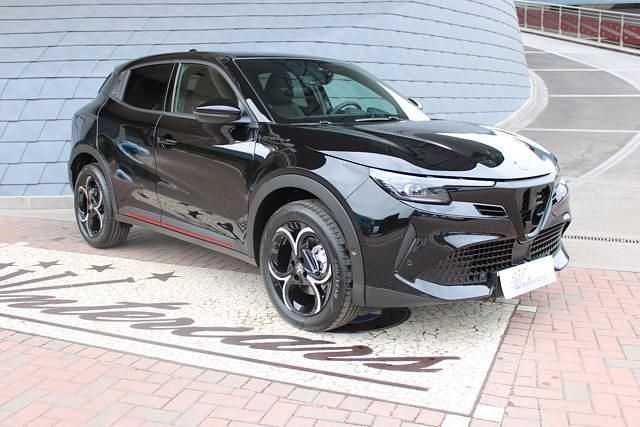 Nuova Alfa Romeo Junior Edizione Speciale 145 CV (106 kW) 2025 Nero SUV