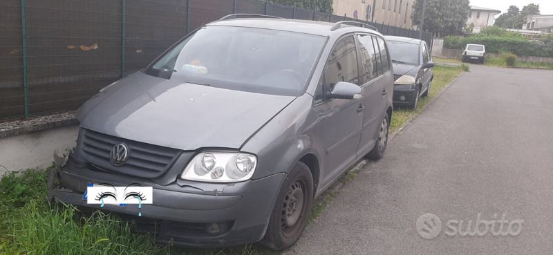 Usata 2005 VW Touran Monovolume | 300 € - Immagine 1/4