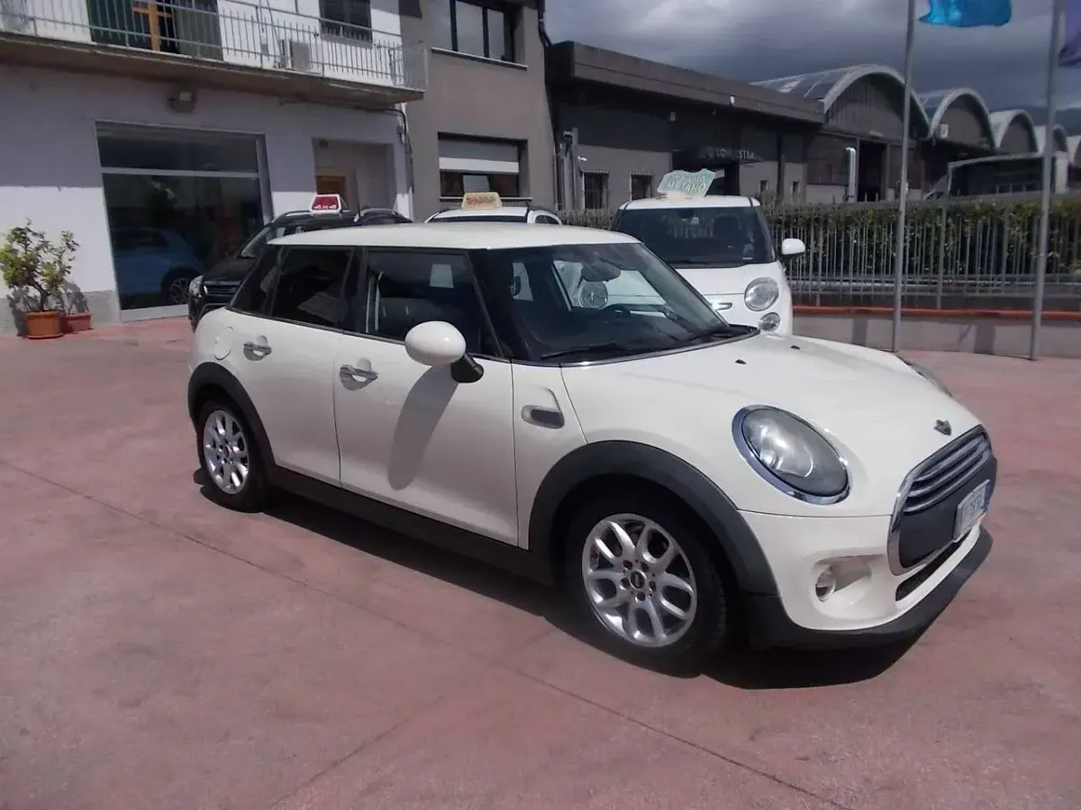 Usata Mini One D Business 95 CV (69 kW) 2016 Beige Utilitaria