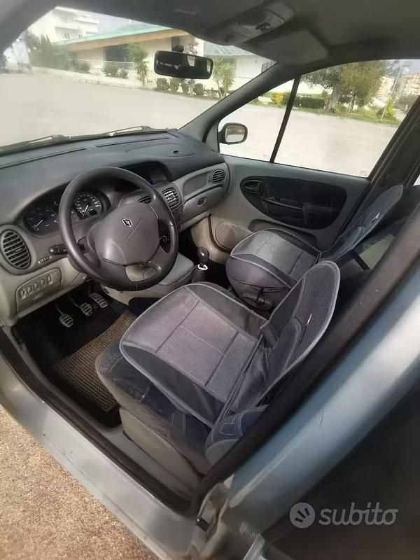 Usata Renault Scénic 102 CV (75 kW) 2001 Grigio Monovolume