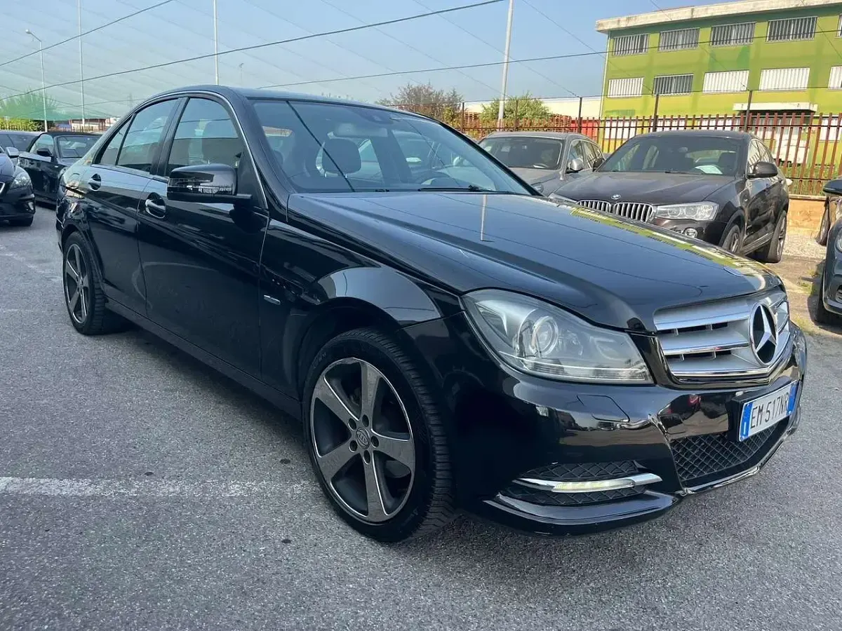 Usata Mercedes C200 Elegance 136 CV (100 kW) 2012 Nero Berlina