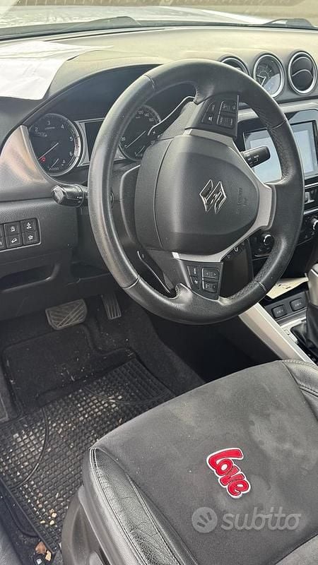 Bianco Usata 2016 Suzuki Vitara Tre volumi | 13.900 € (Buon prezzo) - Immagine 1/4