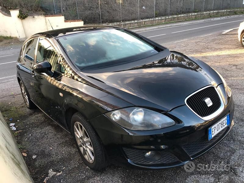 Usata Seat Leon Style 105 CV (77 kW) 2013 Nero Berlina
