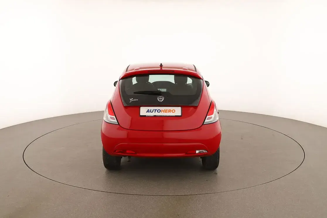 Usata Lancia Ypsilon Silver 70 CV (51 kW) 2015 Rosso Utilitaria