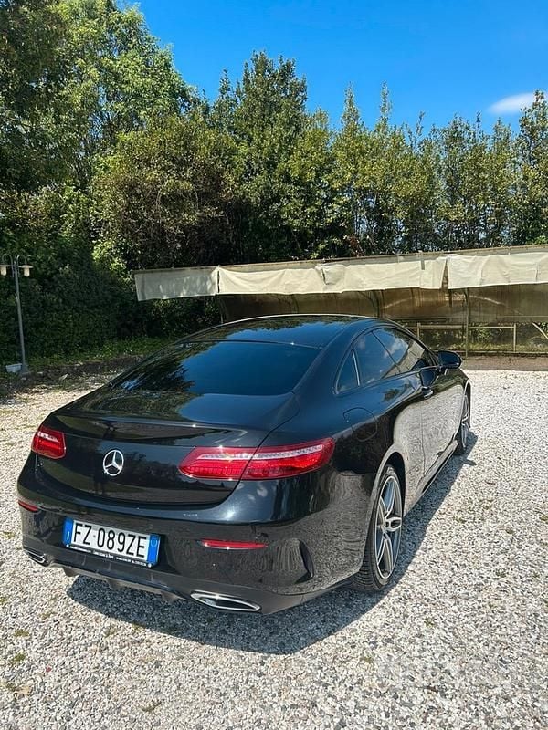 Usata Mercedes E220 194 CV (142 kW) 2020 Nero Coupé