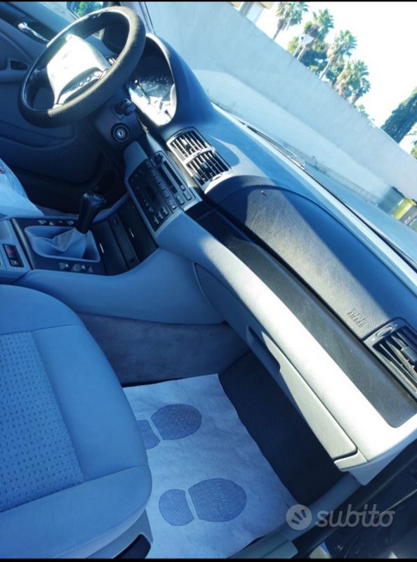 Usata BMW 320 Efficient Dynamics 150 CV (110 kW) 2002 Blu Berlina