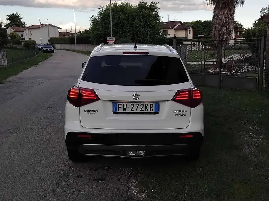 Usata Suzuki Vitara 111 CV (81 kW) 2019 Bianco SUV
