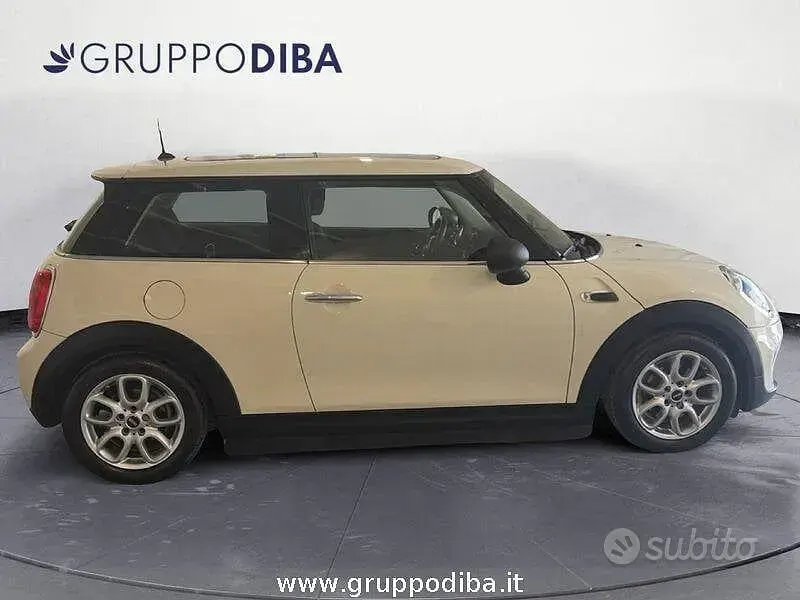 Usata Mini ONE Hype 102 CV (75 kW) 2017 Beige Utilitaria