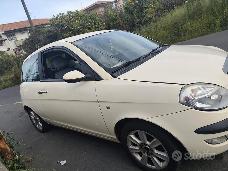 Usata Lancia Ypsilon 70 CV (51 kW) 2003 Utilitaria