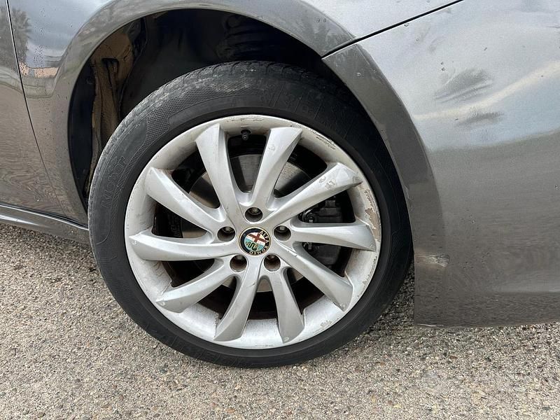 Usata Alfa Romeo Giulietta 140 CV (102 kW) 2012 Grigio Utilitaria