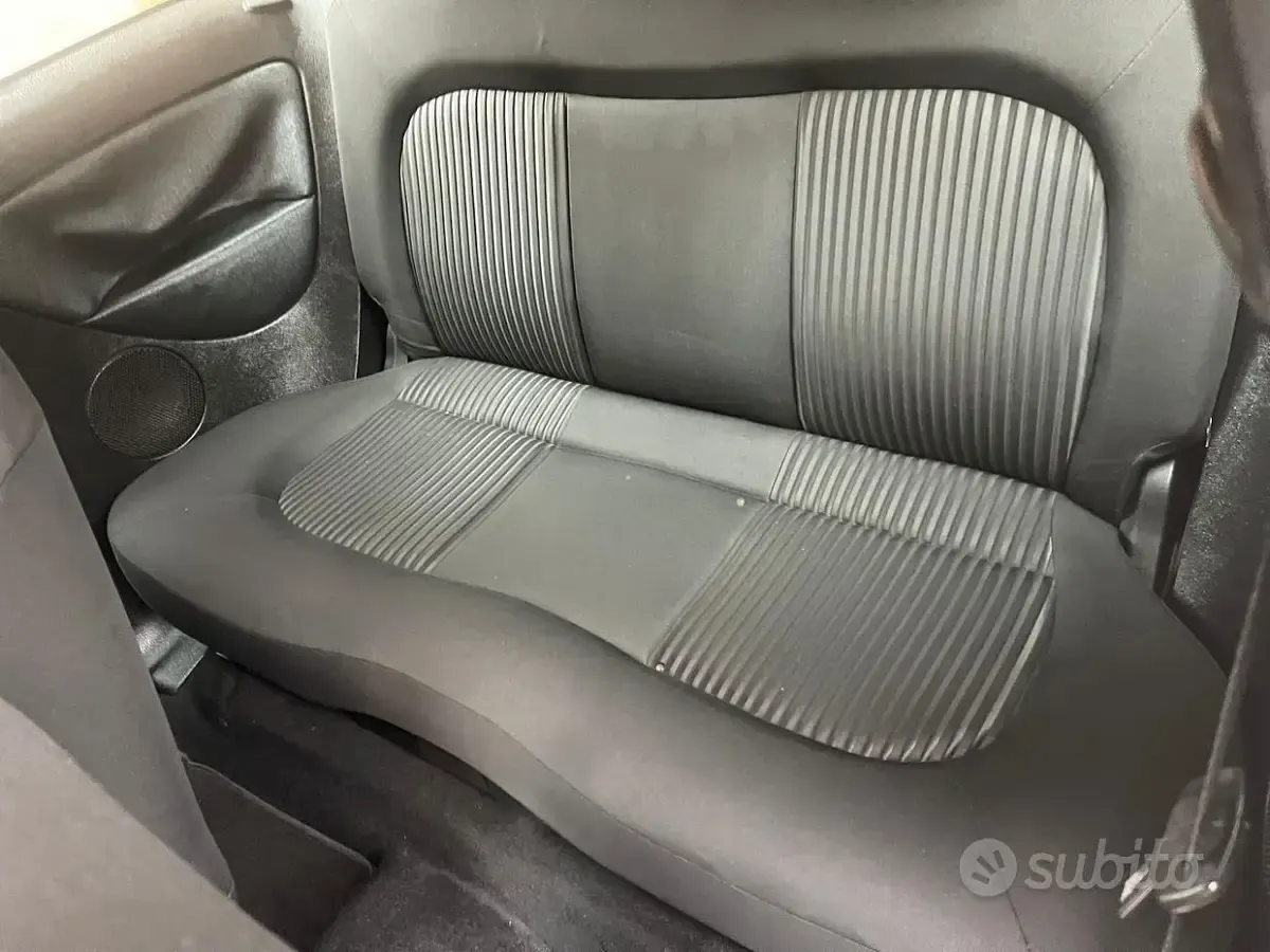 Usata Lancia Ypsilon 69 CV (50 kW) 2004 Grigio Utilitaria