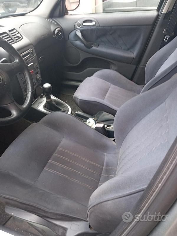 Begagnad Alfa Romeo 147 149 HK (109 kW) 2005 Silver Halvkombi