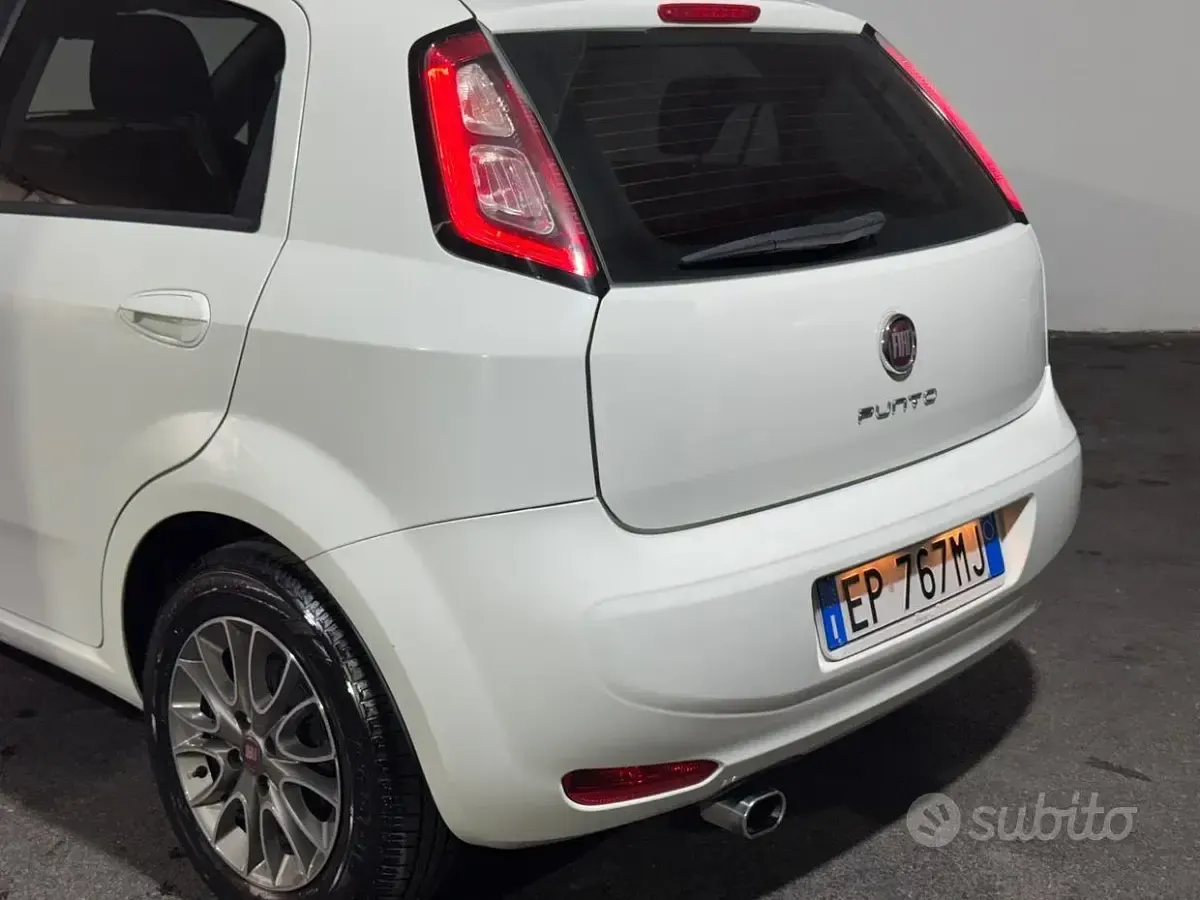 Usata Fiat Punto Lounge 75 CV (55 kW) 2013 Bianco Utilitaria